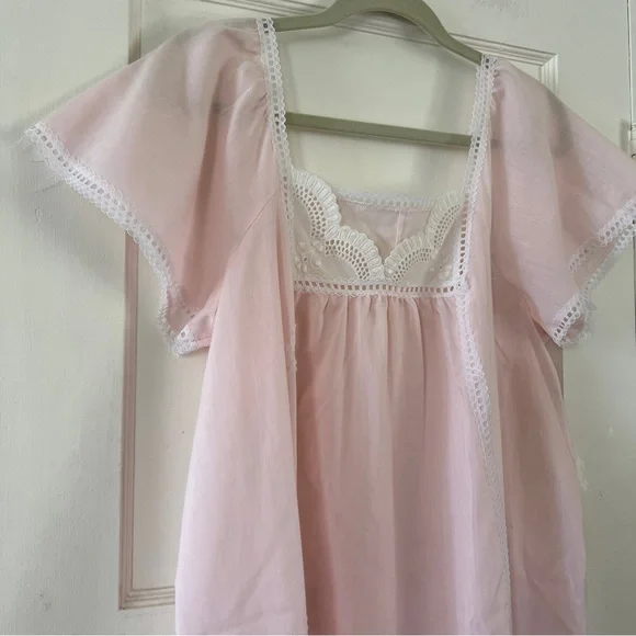 Vintage pink cotton blend flutter sleeve midi nightgown negligee white lace M